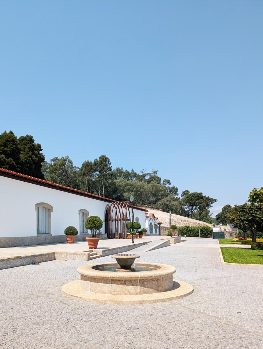 Another entrance of the Solar de Vila Meã and Barro Restaurante
