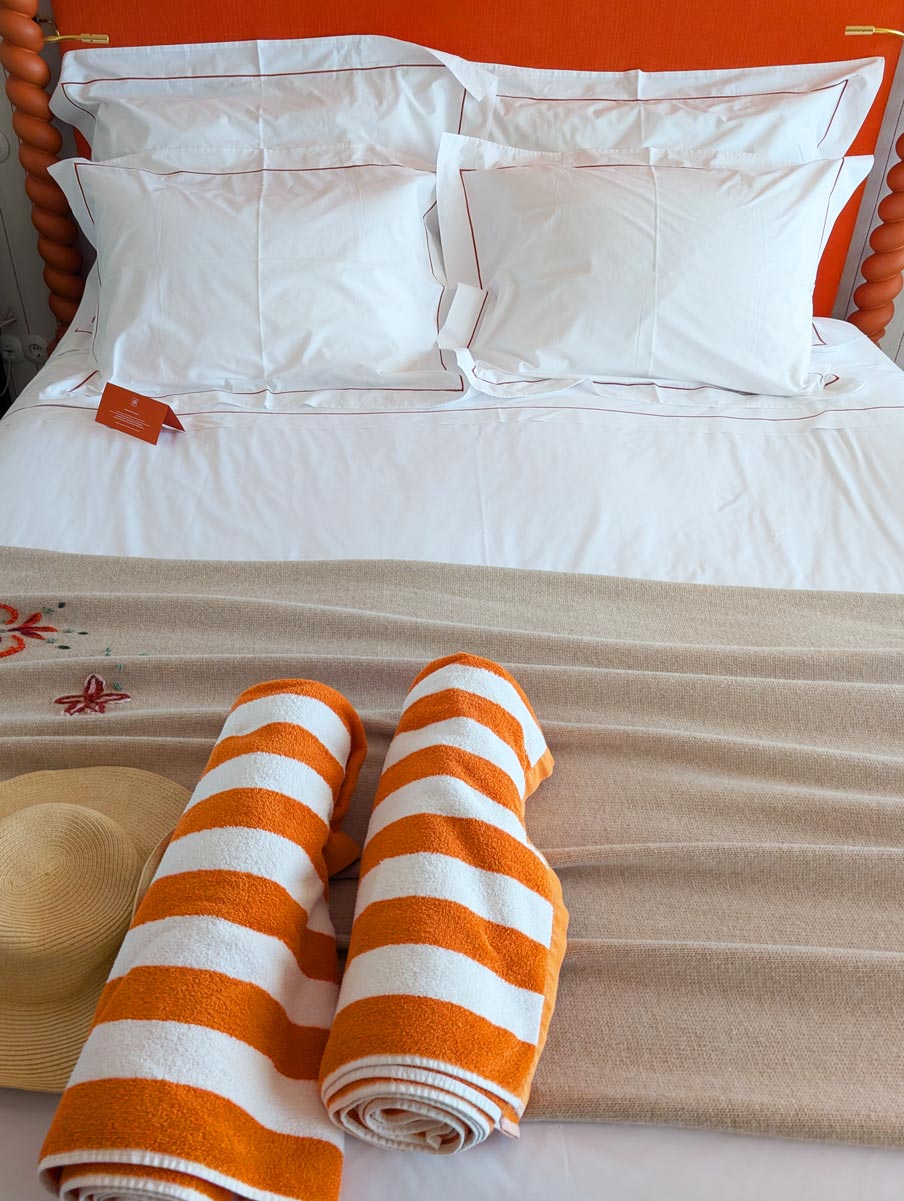 Inside the room of the Solar de Vila Meã 